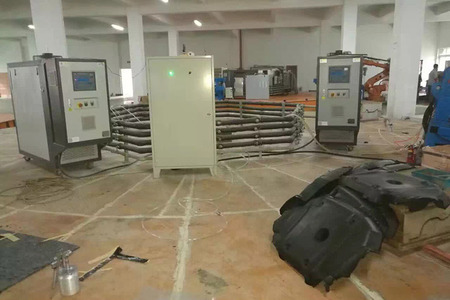 汽車內(nèi)飾件模具（發(fā)動機(jī)罩）加熱用模溫機(jī)