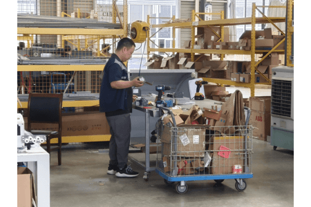 熱浪滾滾，他們在高溫中